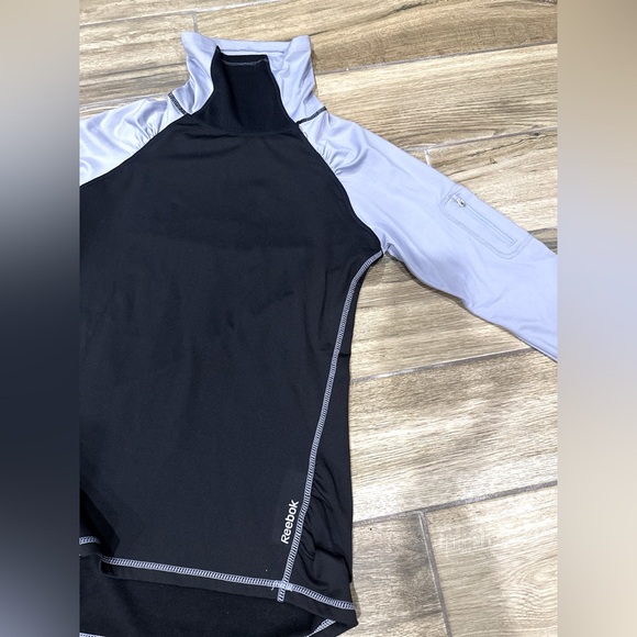 EC Reebok Running Pull Over - Picture 2 of 8